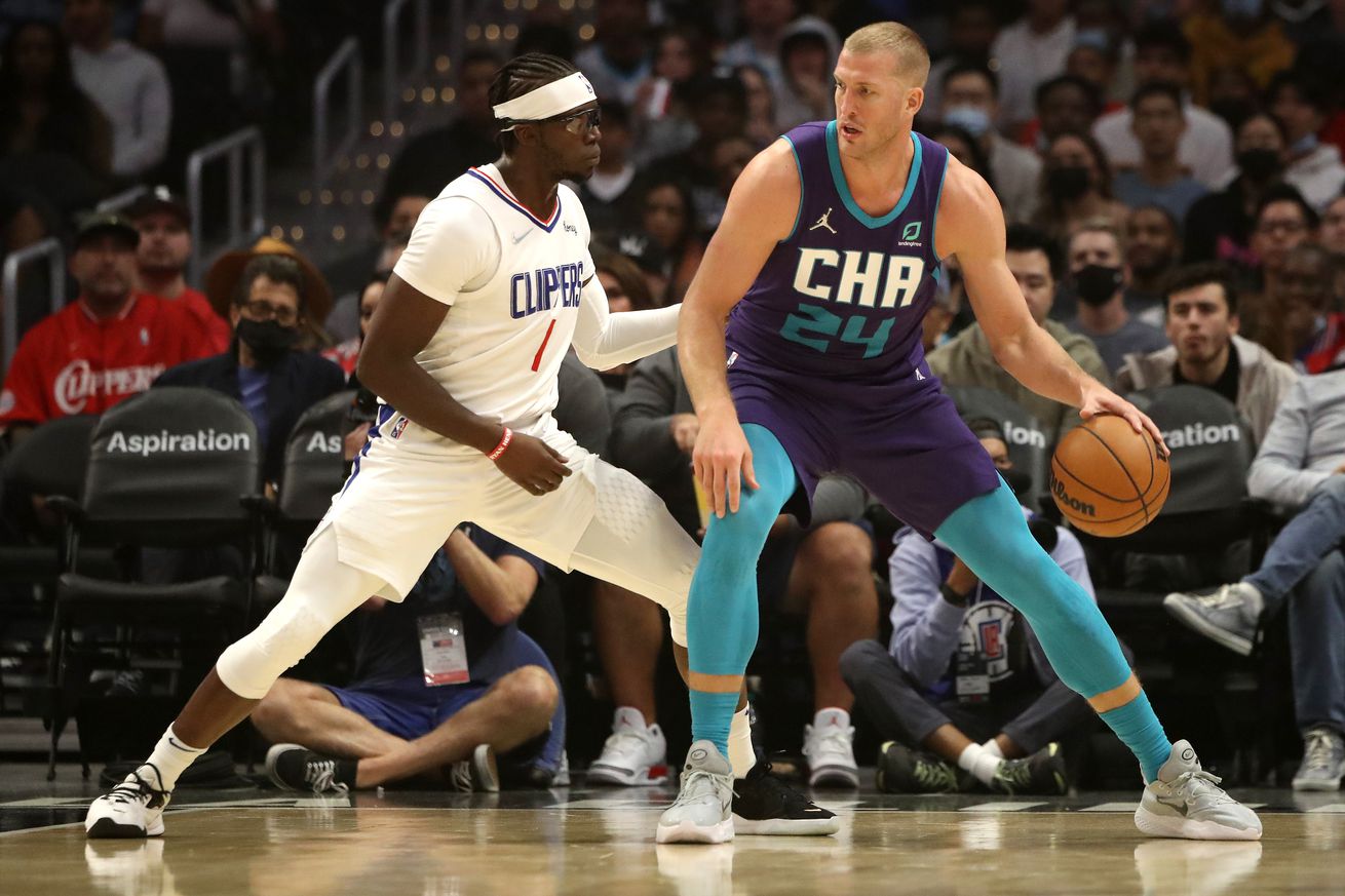 Charlotte Hornets v Los Angeles Clippers