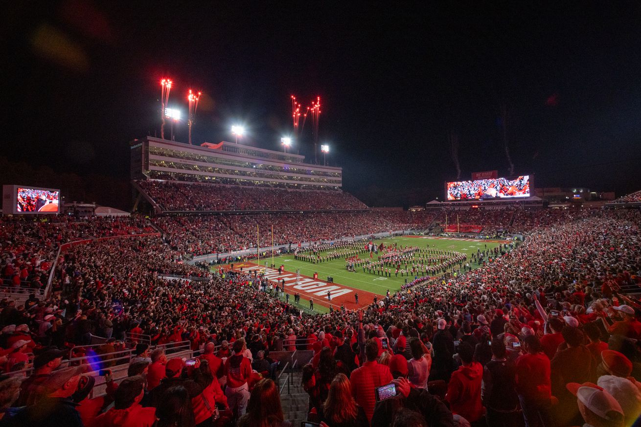 COLLEGE FOOTBALL: NOV 04 Miami at NC State