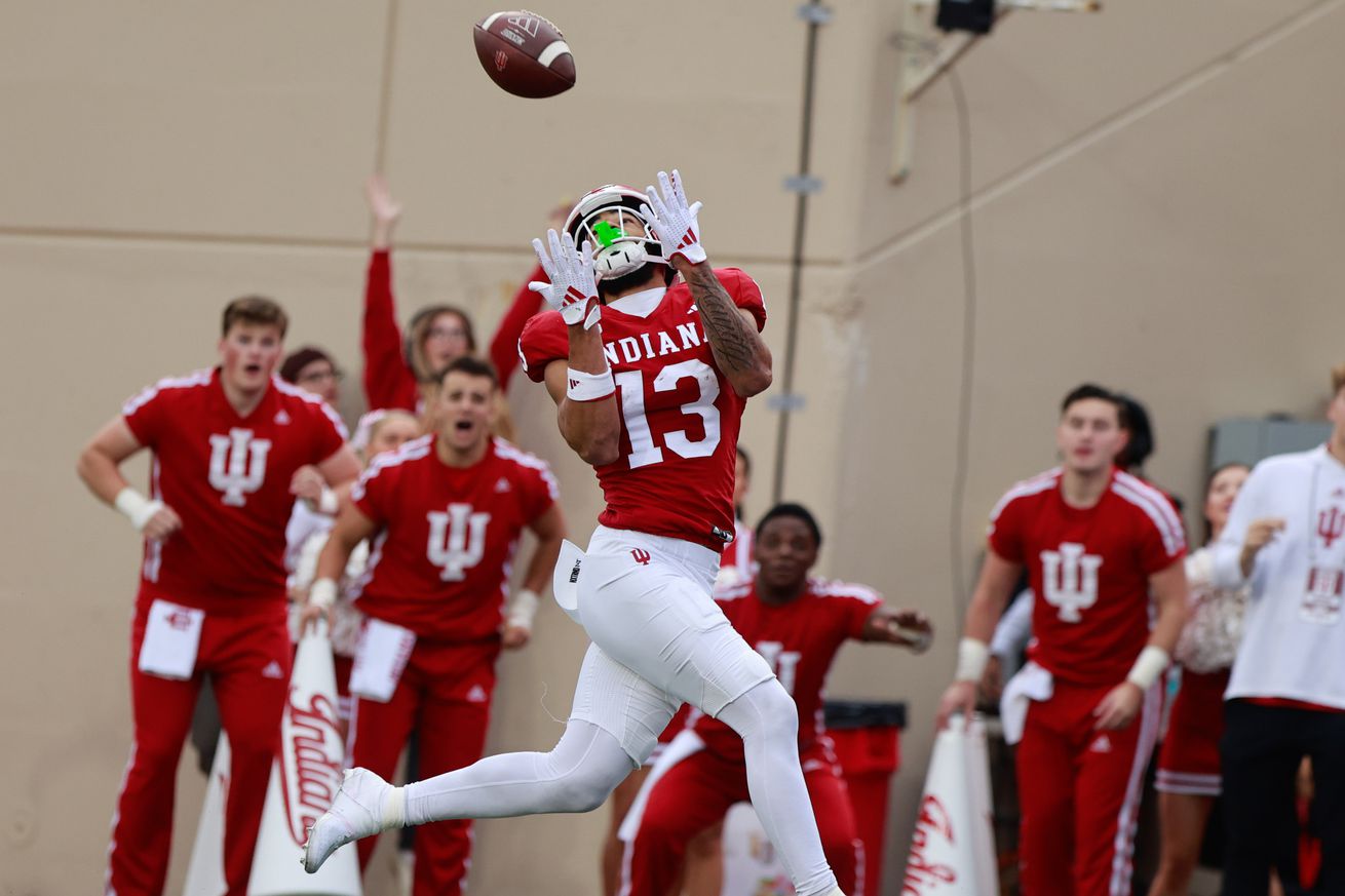 Indiana Hoosiers wide receiver Elijah Sarratt (13) makes a...