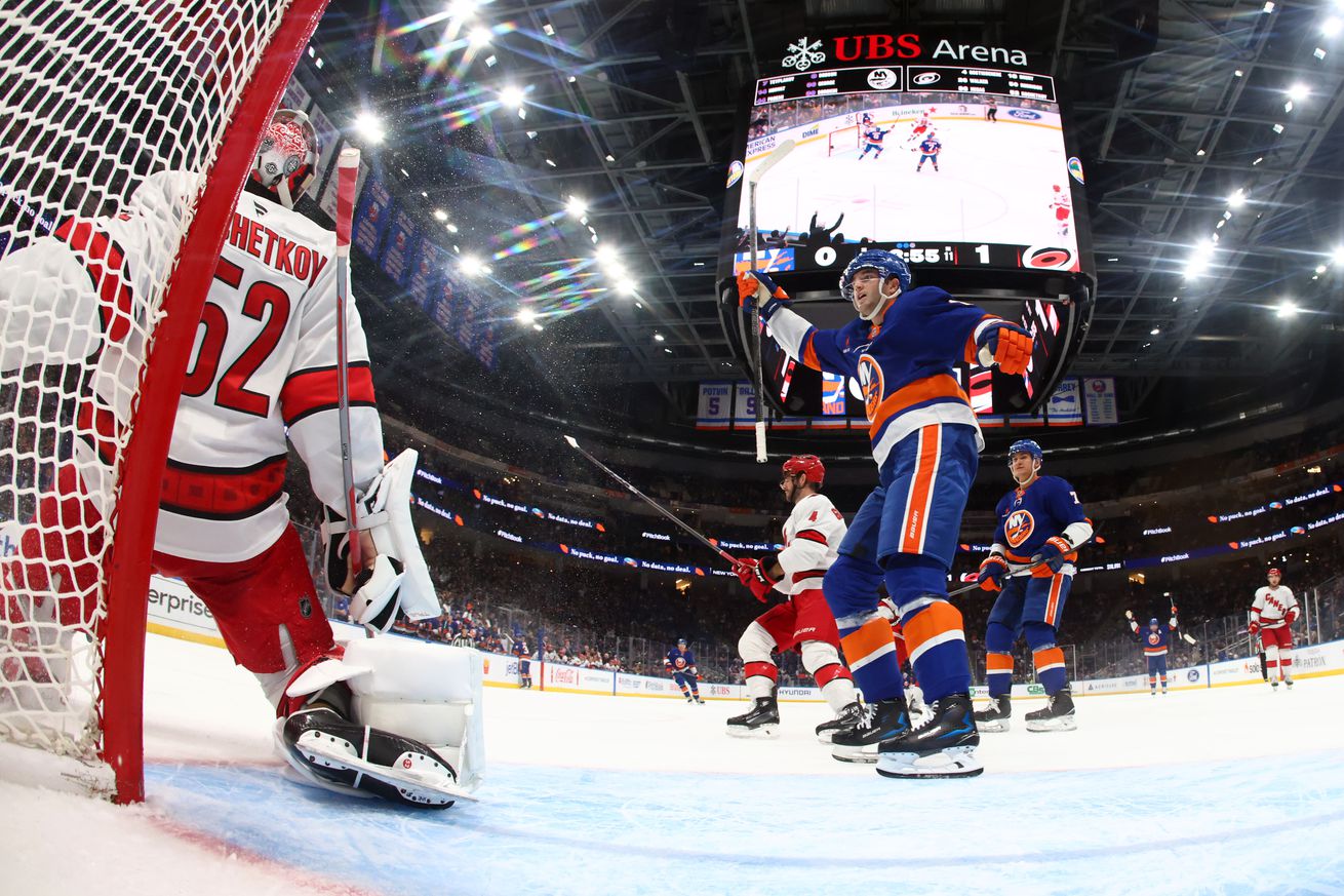 Carolina Hurricanes v New York Islanders