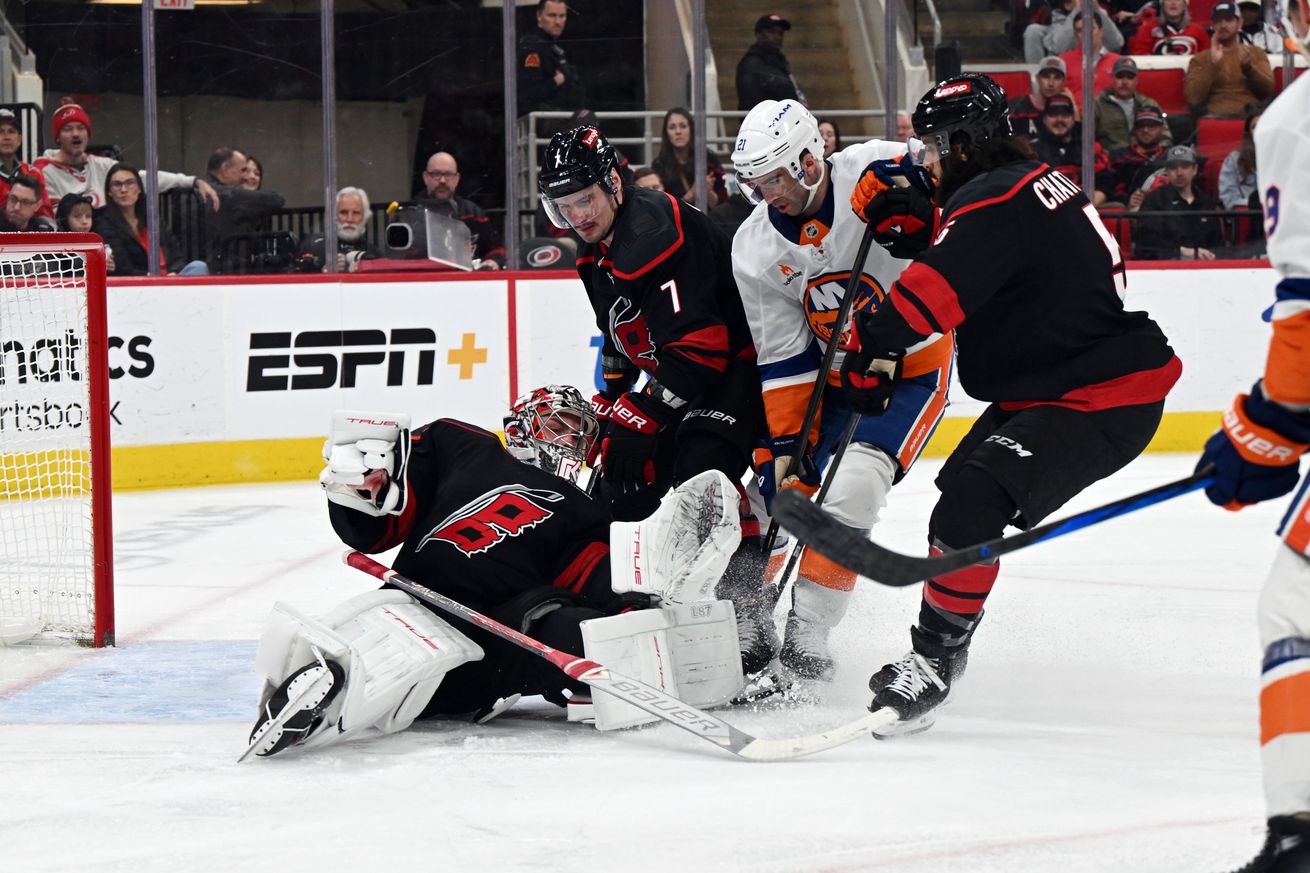 NHL: DEC 17 Islanders at Hurricanes