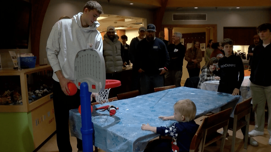 A Duke basketball star is bringing holiday cheer to families staying at the Ronald McDonald House.