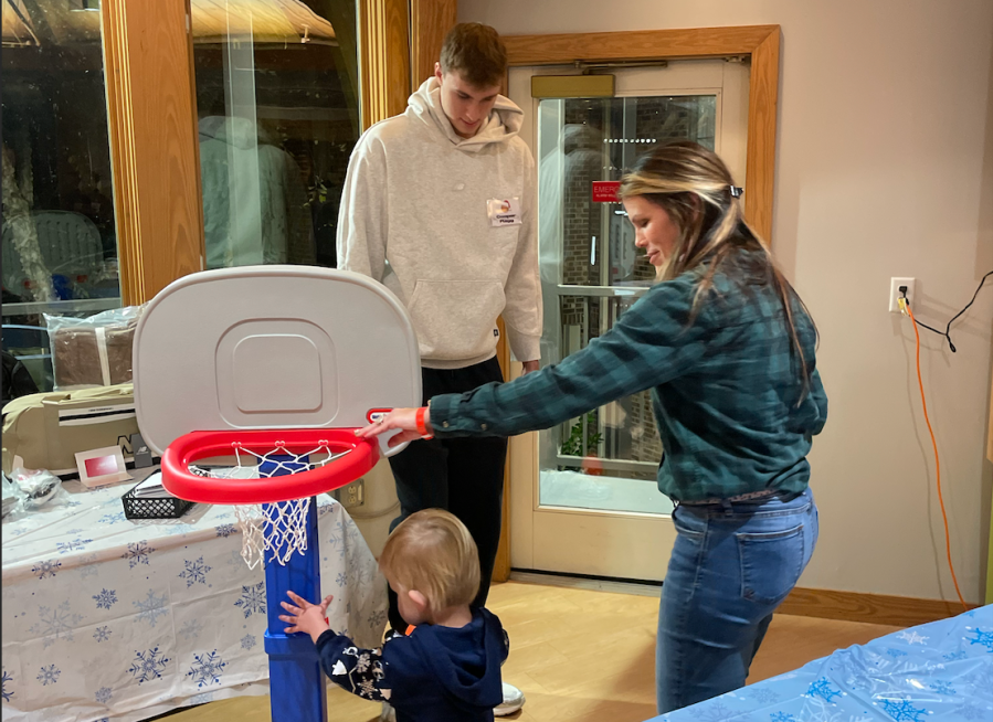 A Duke basketball star is bringing holiday cheer to families staying at the Ronald McDonald House.