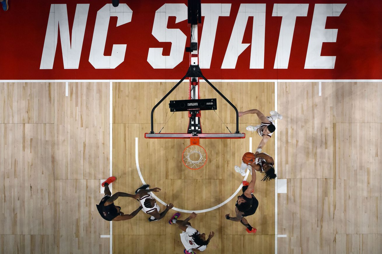 COLLEGE BASKETBALL: FEB 12 Louisville at NC State