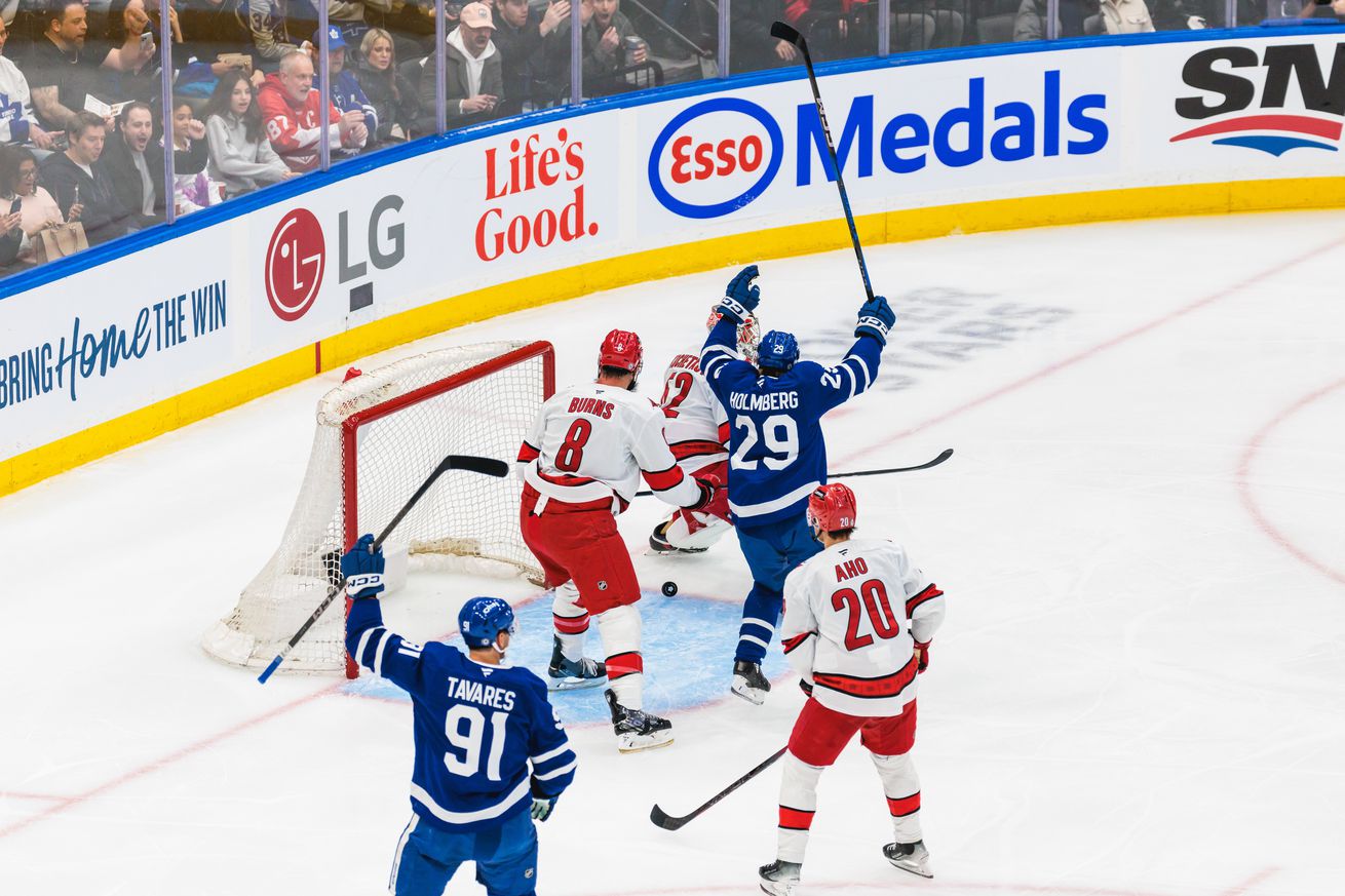 NHL: FEB 22 Hurricanes at Maple Leafs